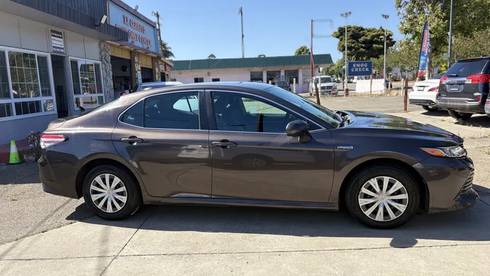 2019 TOYOTA Camry LE Hybrid